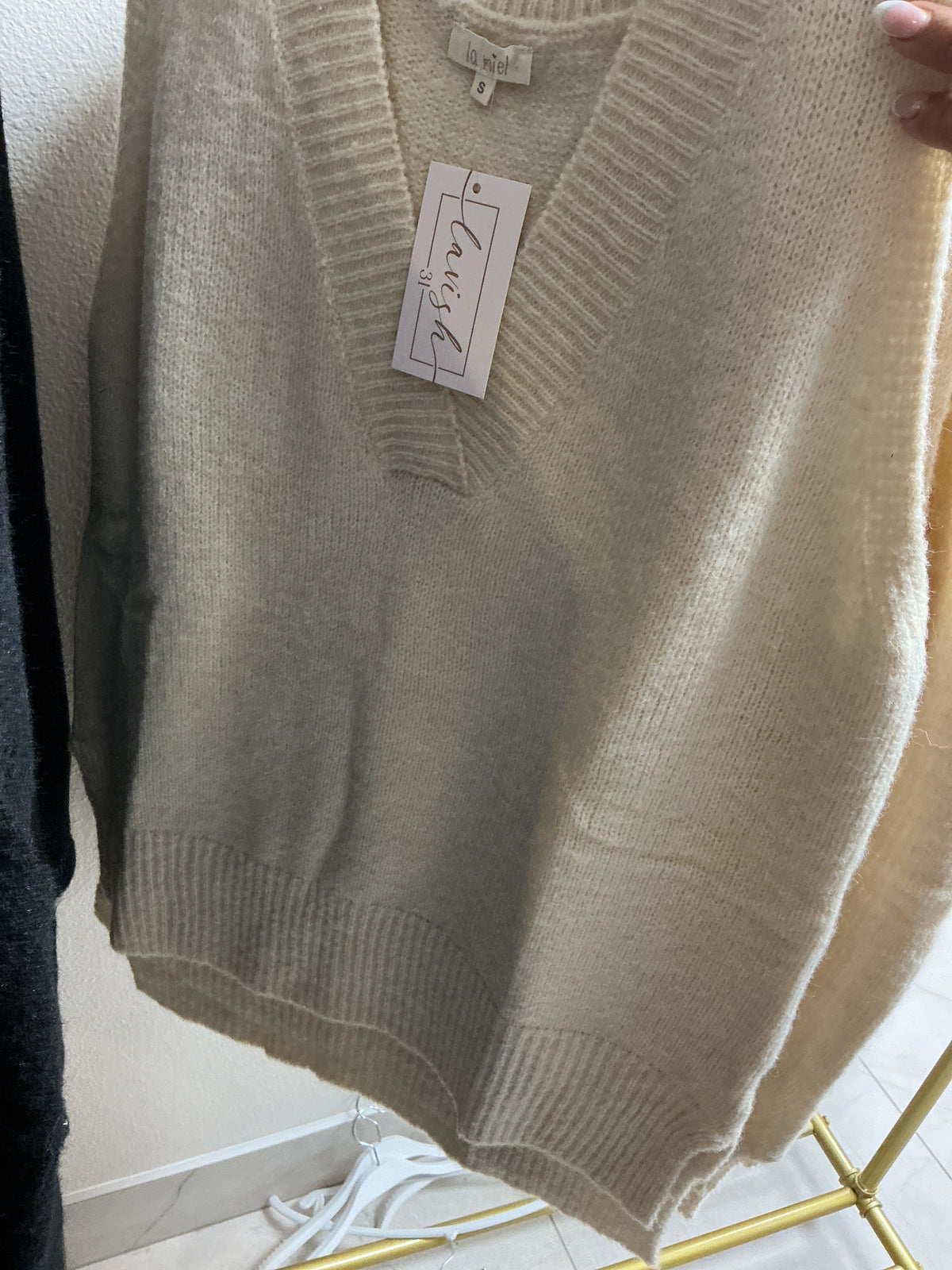 Cream v neck knit top – Lavish 31
