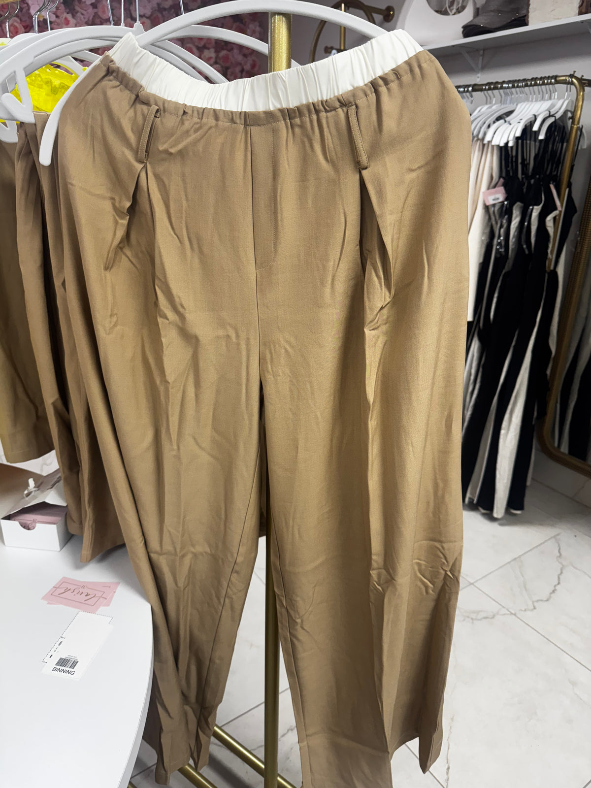 Beige trouser with white waist line – Lavish 31