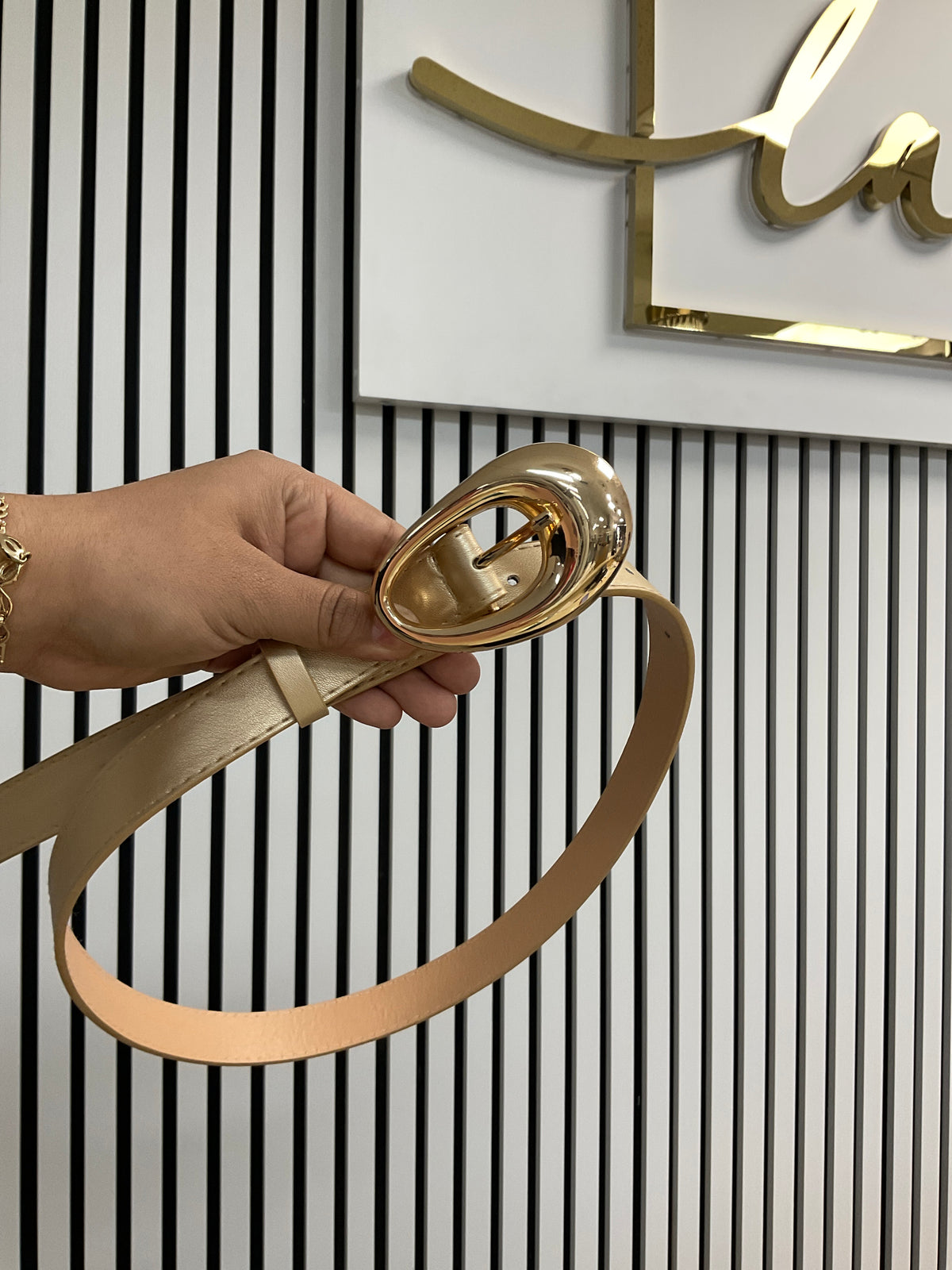Gold bet with round buckle – Lavish 31
