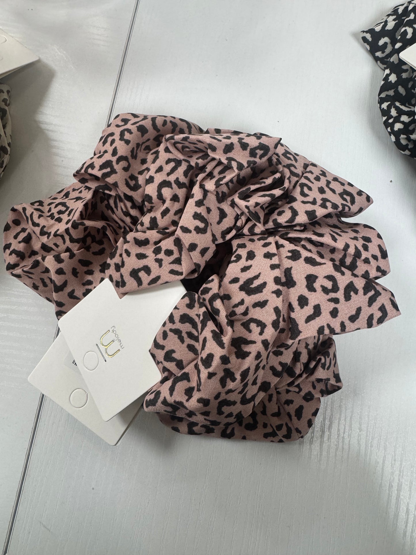 Pink leopard scrunchie – Lavish 31