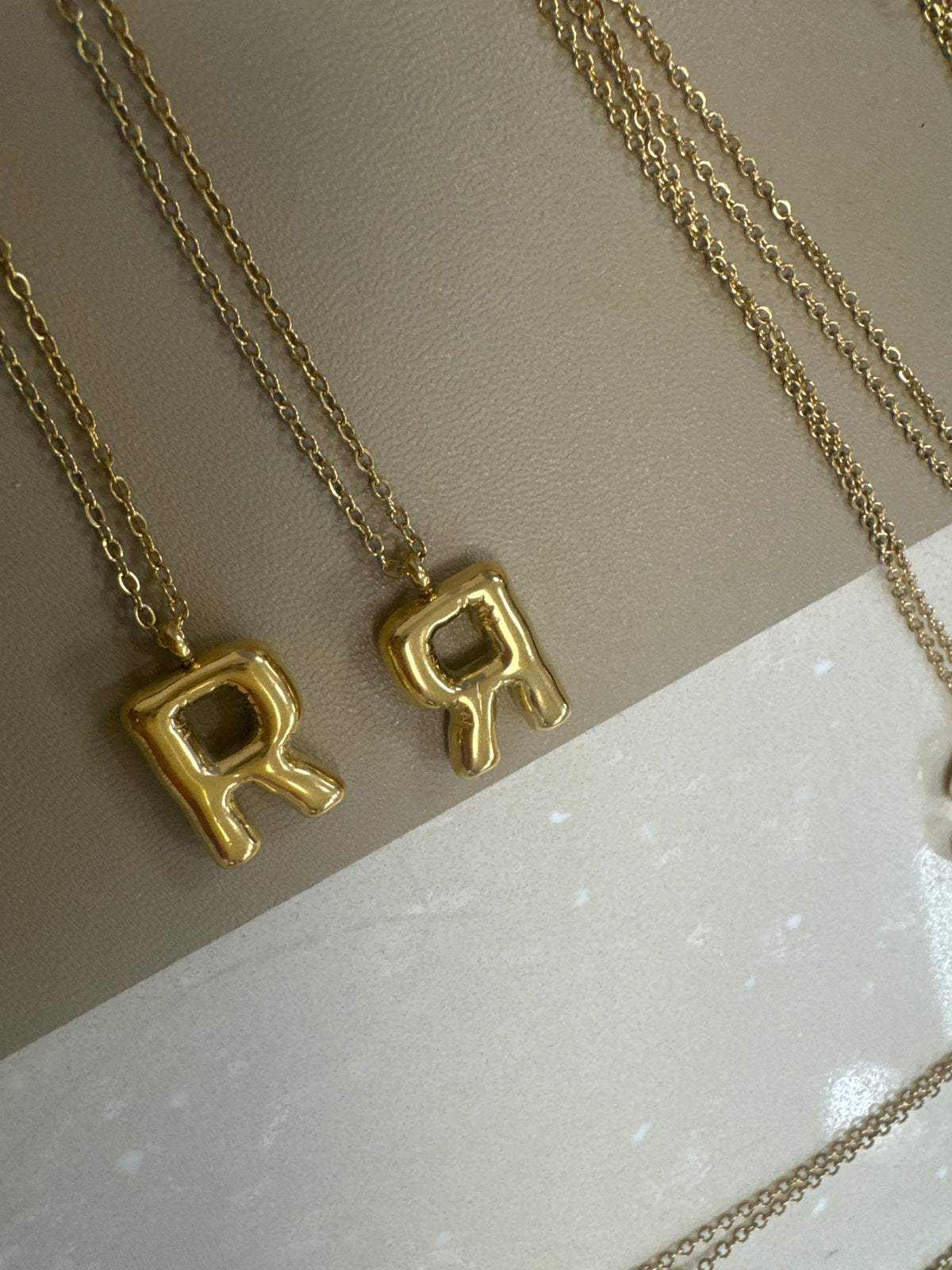 R Mia necklace gold – Lavish 31