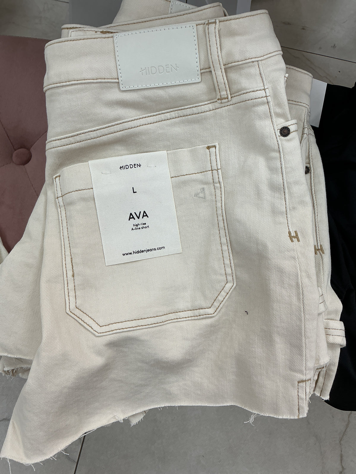 Beige ava shorts – Lavish 31