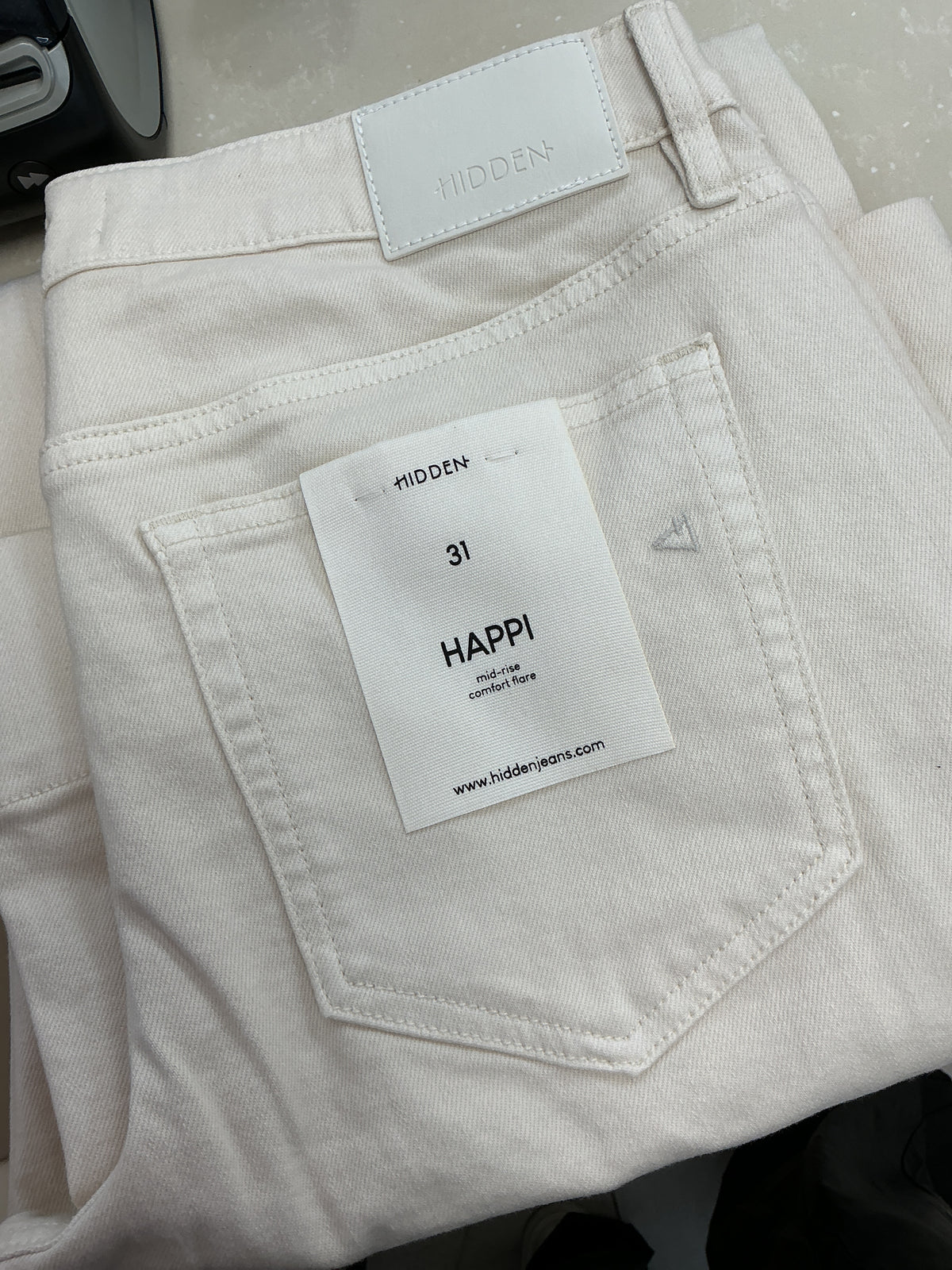 Long beige pants with stripe – Lavish 31