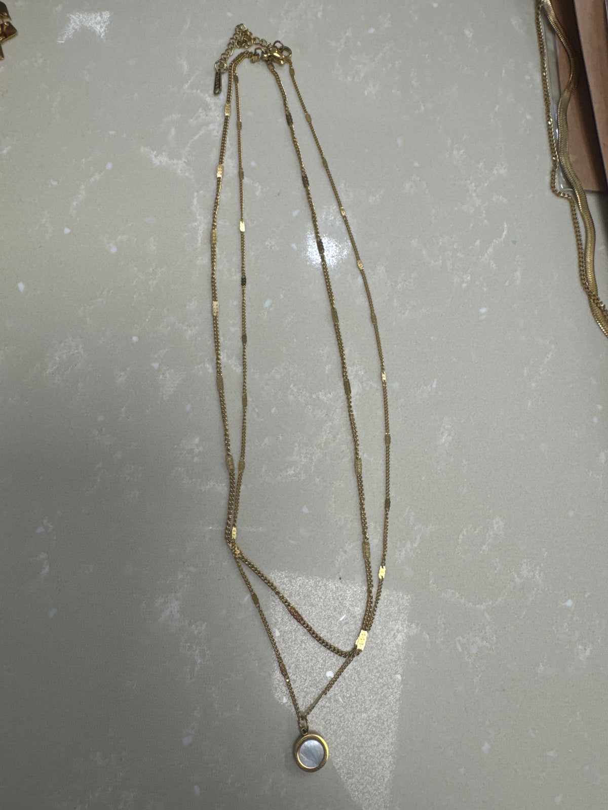 Gold necklace with a pearl – Lavish 31