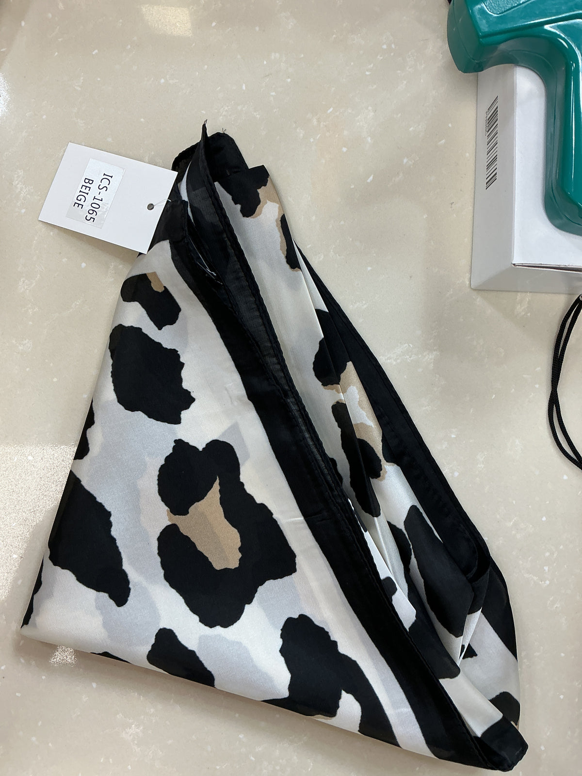 Beige cheetah print scarf – Lavish 31