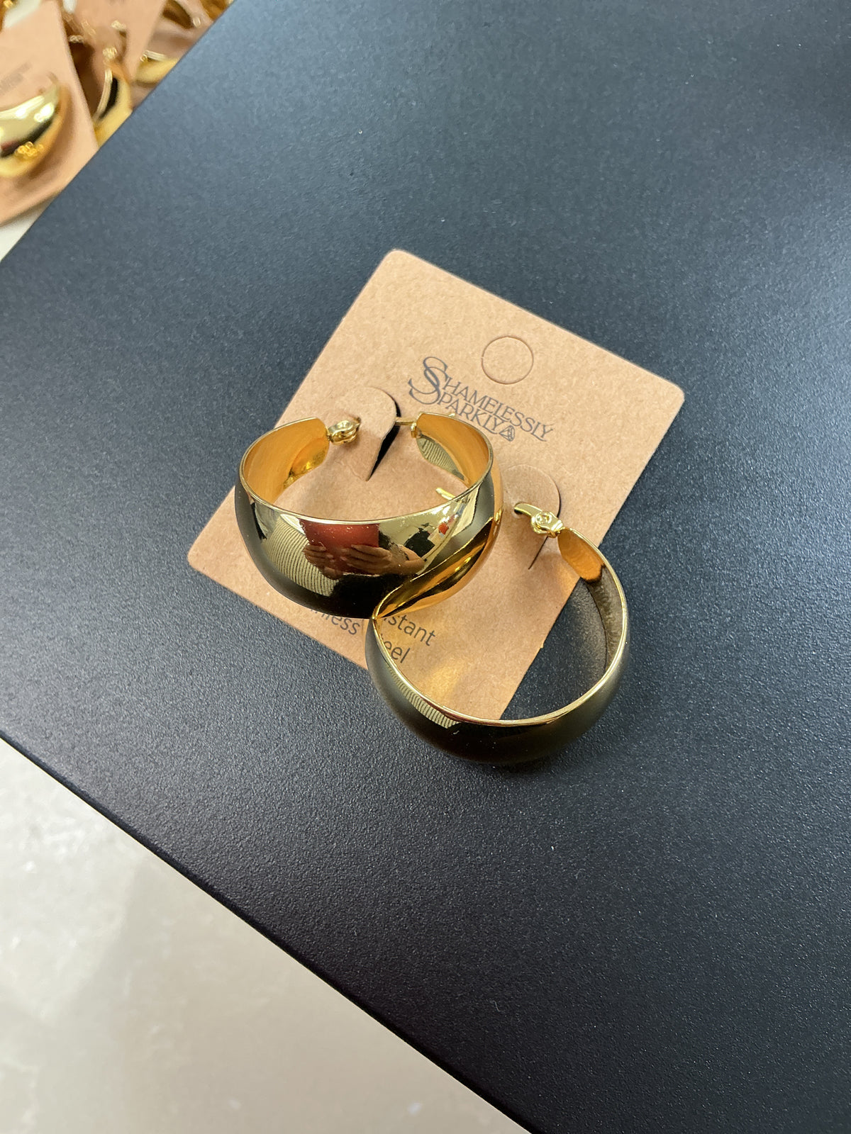 Chunky gold hoop earrings – Lavish 31