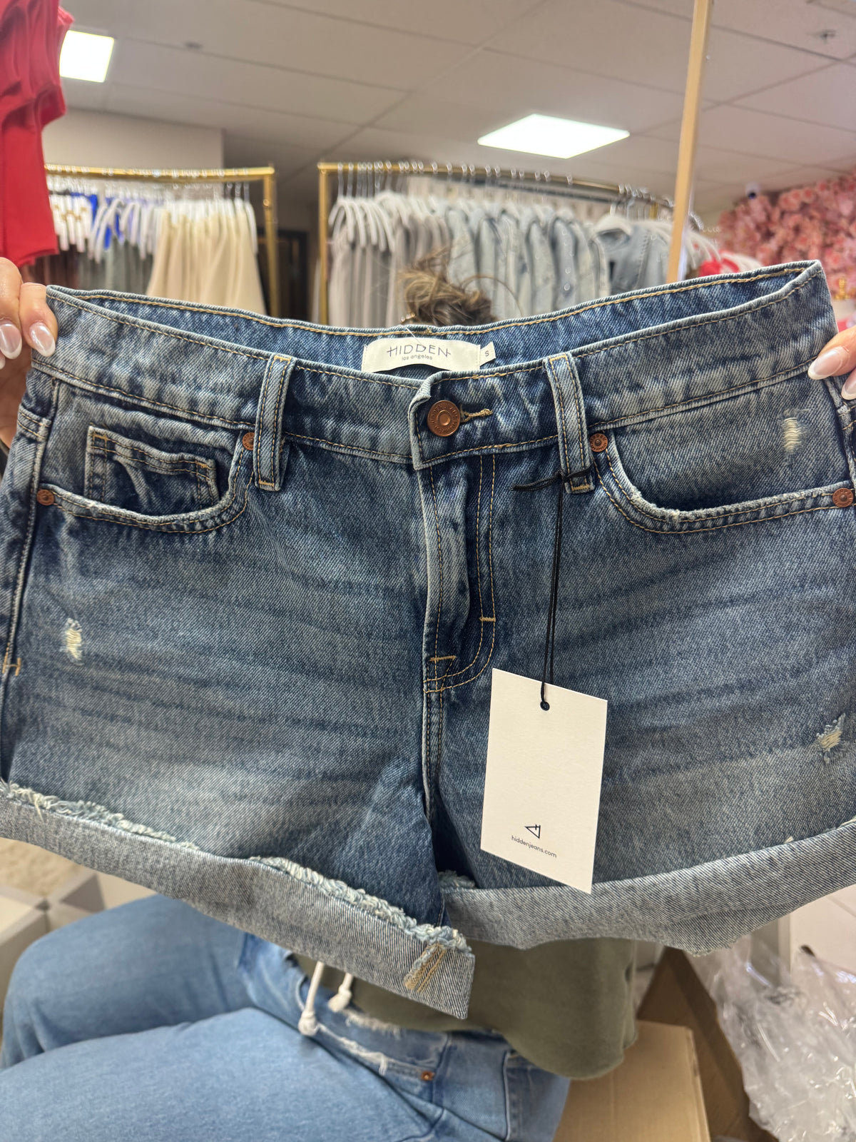 Kayla jean cuff short hidden – Lavish 31