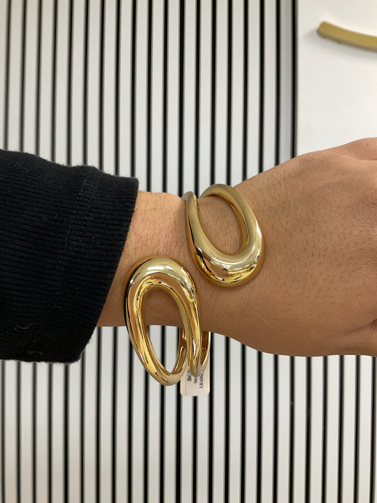 Gold cuff bracelet – Lavish 31