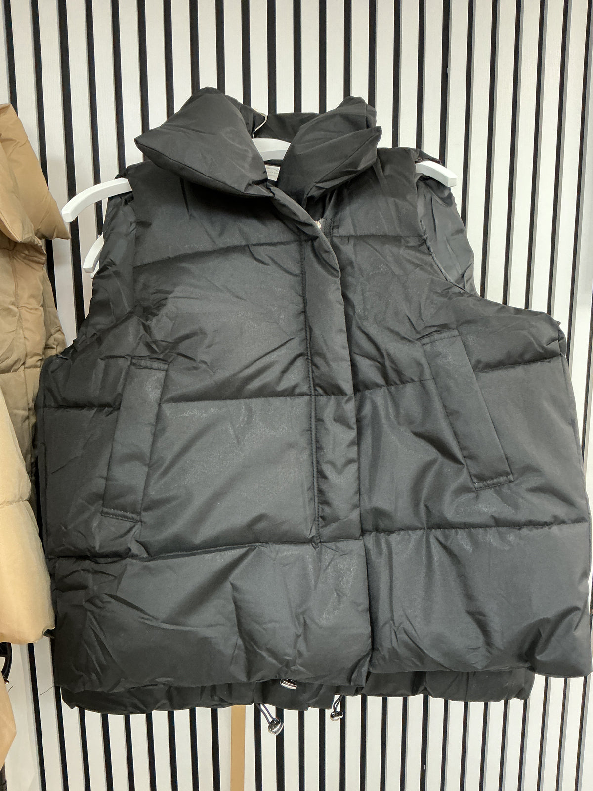 Black puffer jacket – Lavish 31