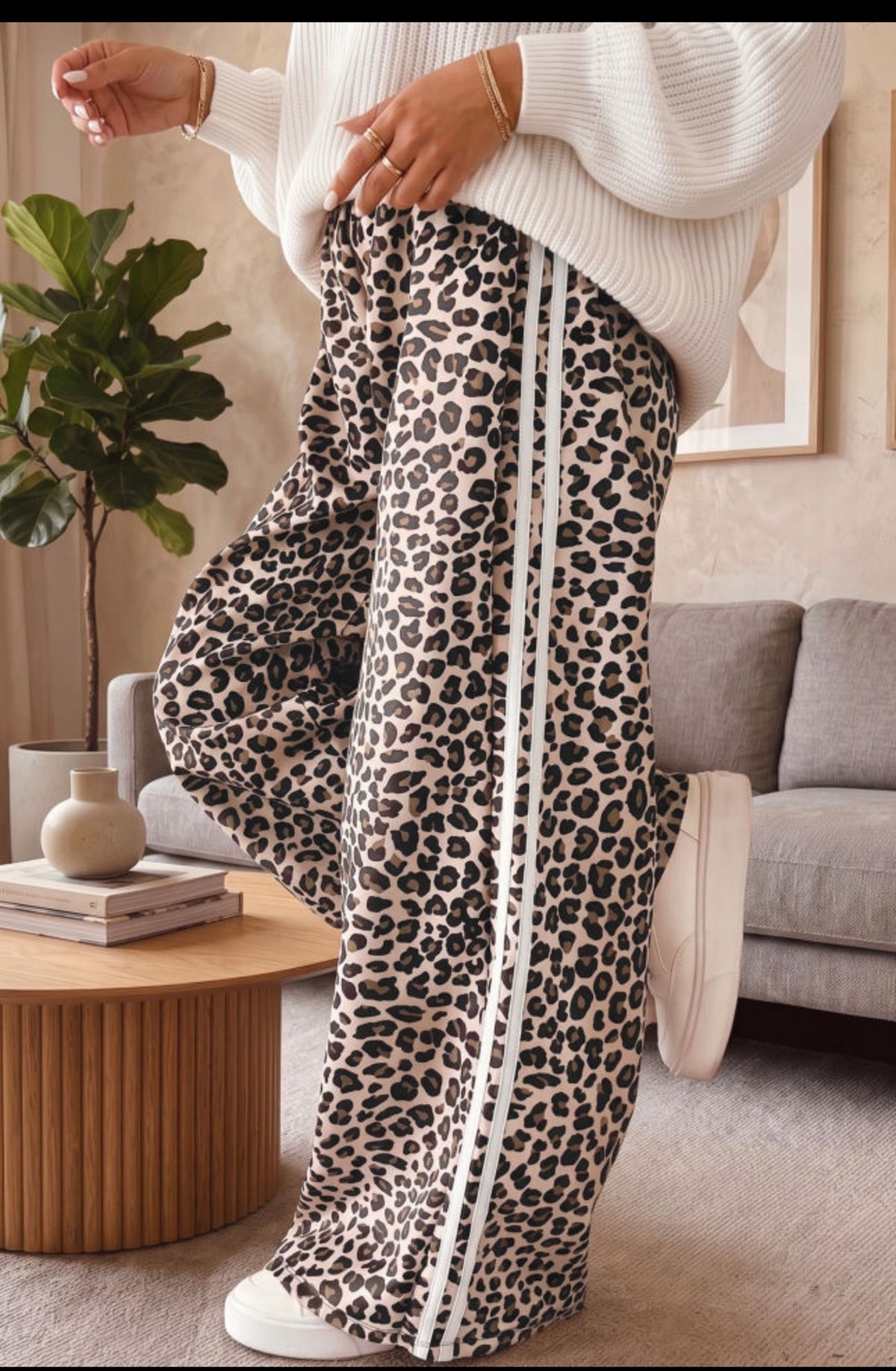 Leopard lignt weight pants with stripe on the side – Lavish 31 (view 3)