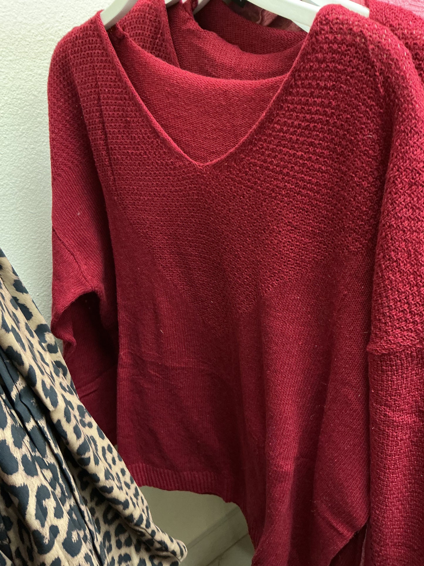 Round neck burgundy sweater – Lavish 31