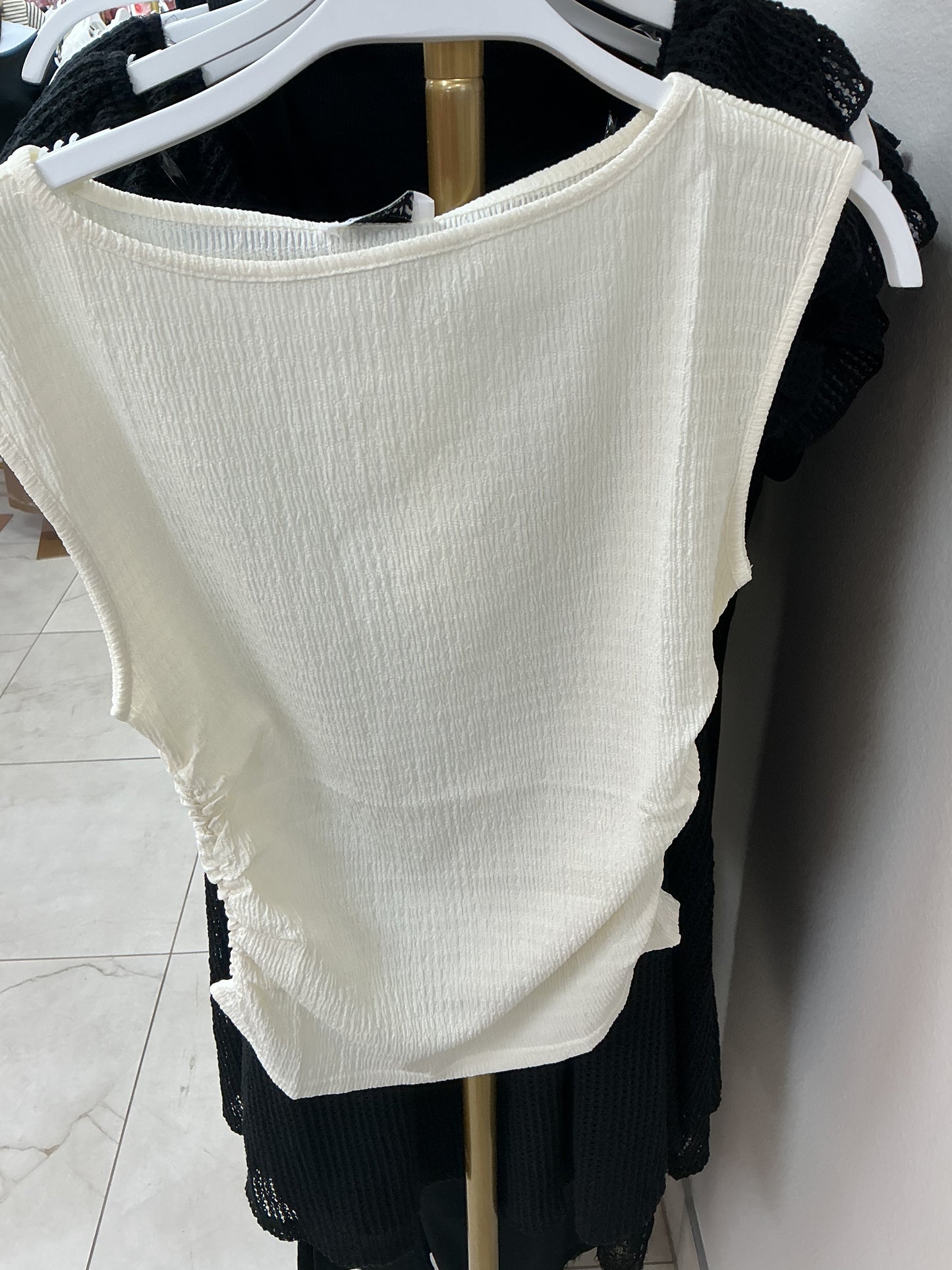 Ivory top with rouching on the sides – Lavish 31