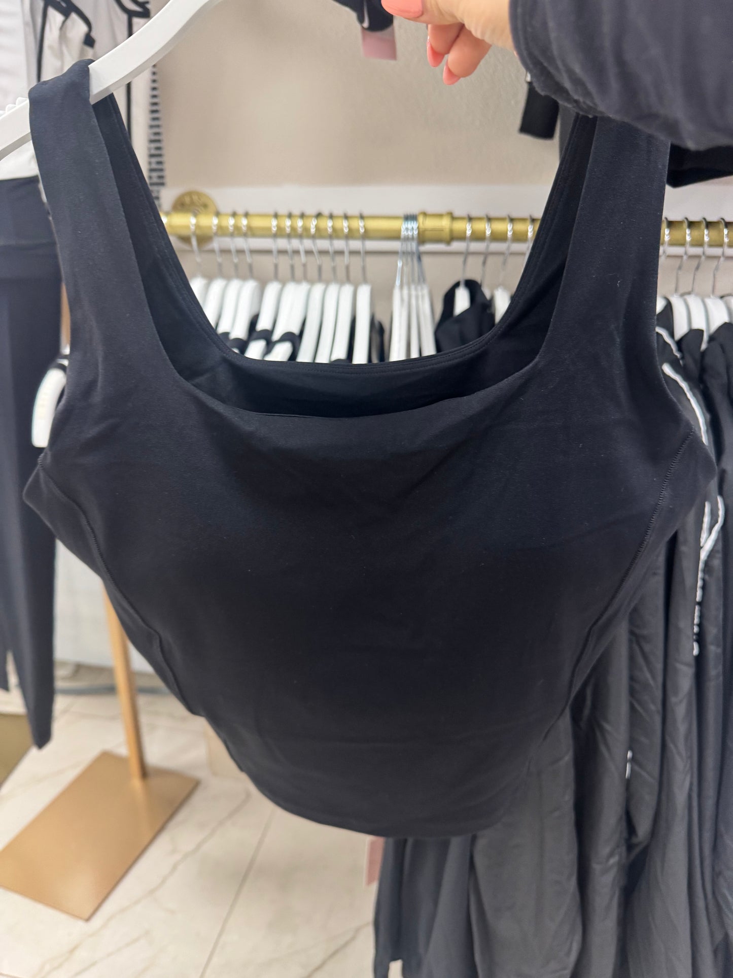 Black workout tank inspira – Lavish 31