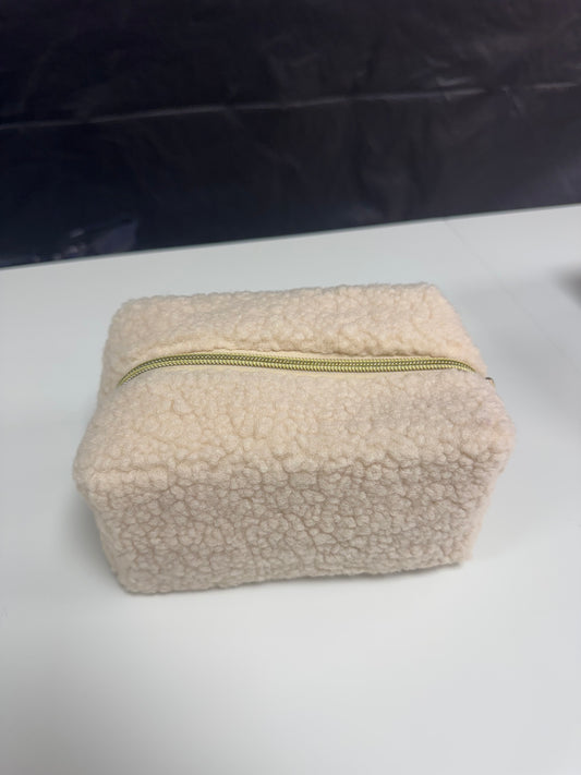 Lavender makeup bag – Lavish 31 (view 3)
