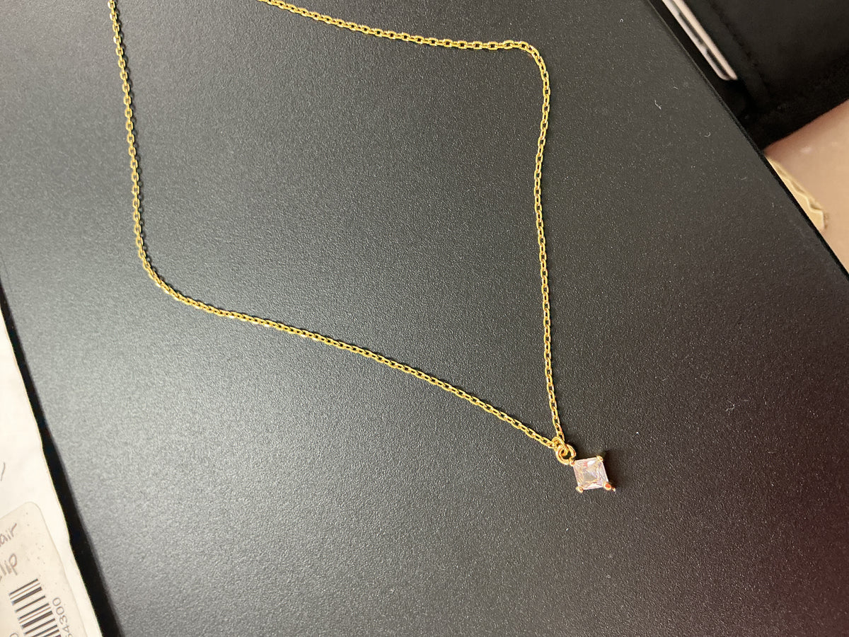 Dainty necklace with diamond – Lavish 31