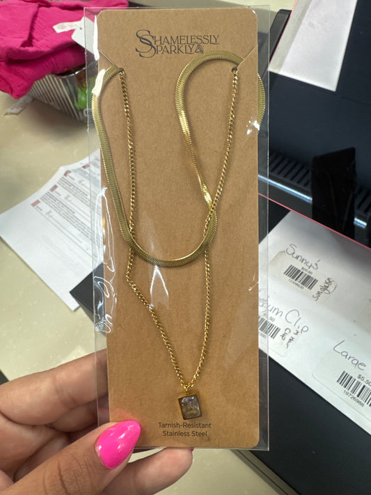Gold layered necklace with diamond – Lavish 31
