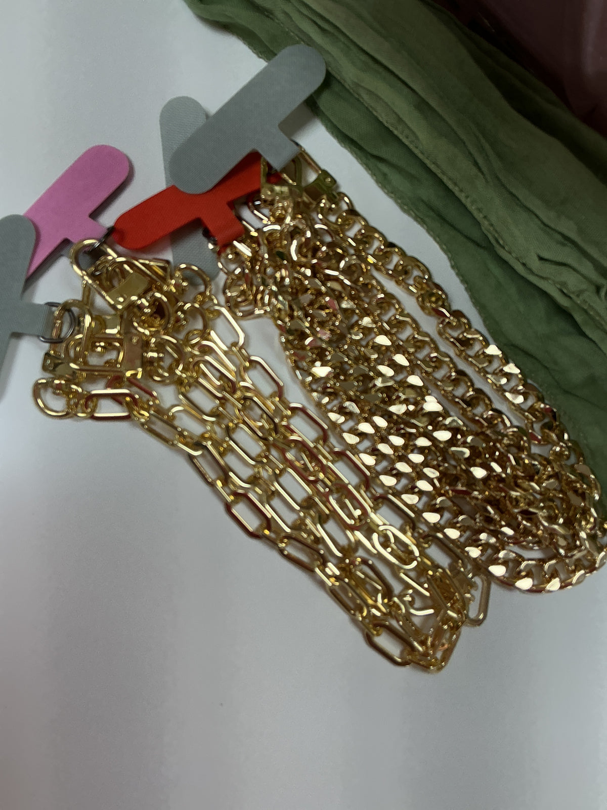 Gold phone holder – Lavish 31