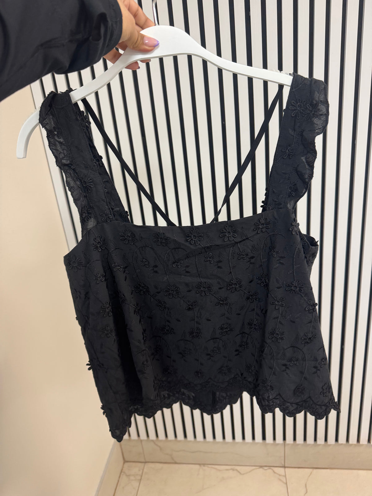 Black floral embroidered square tank – Lavish 31