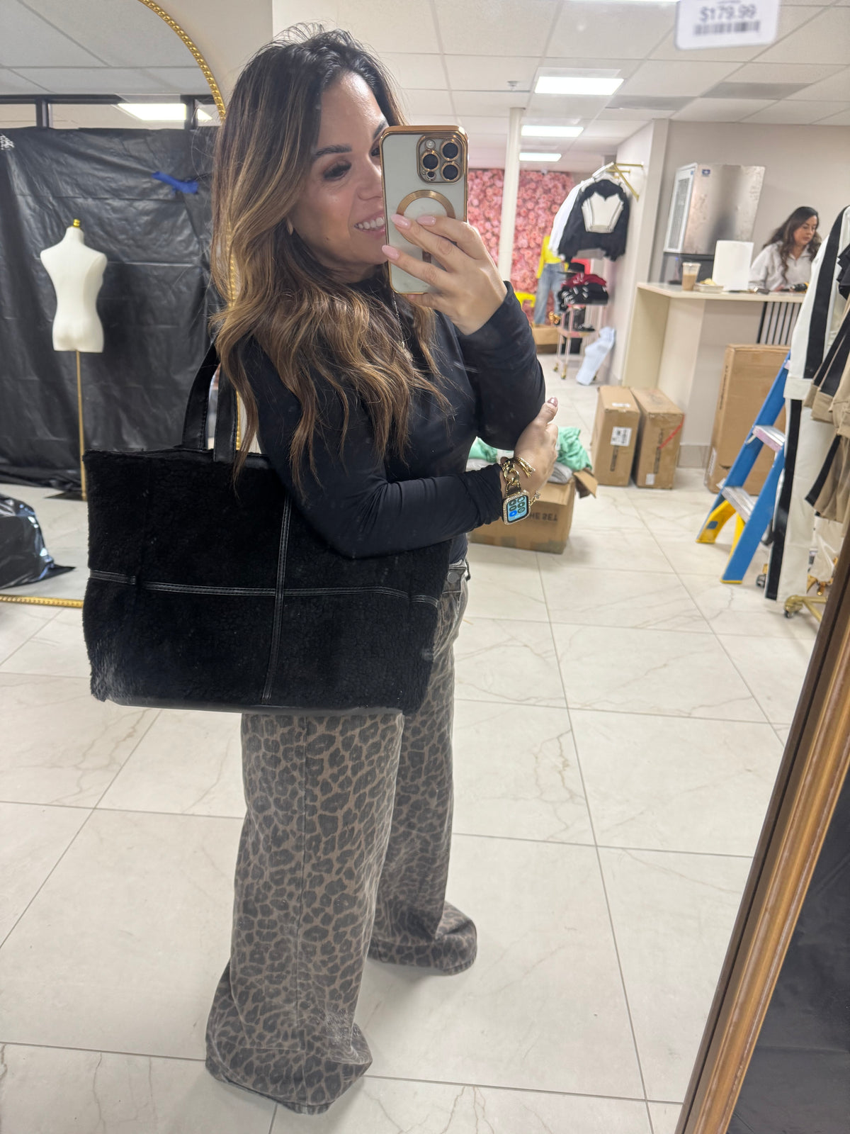Black furry tote bag – Lavish 31