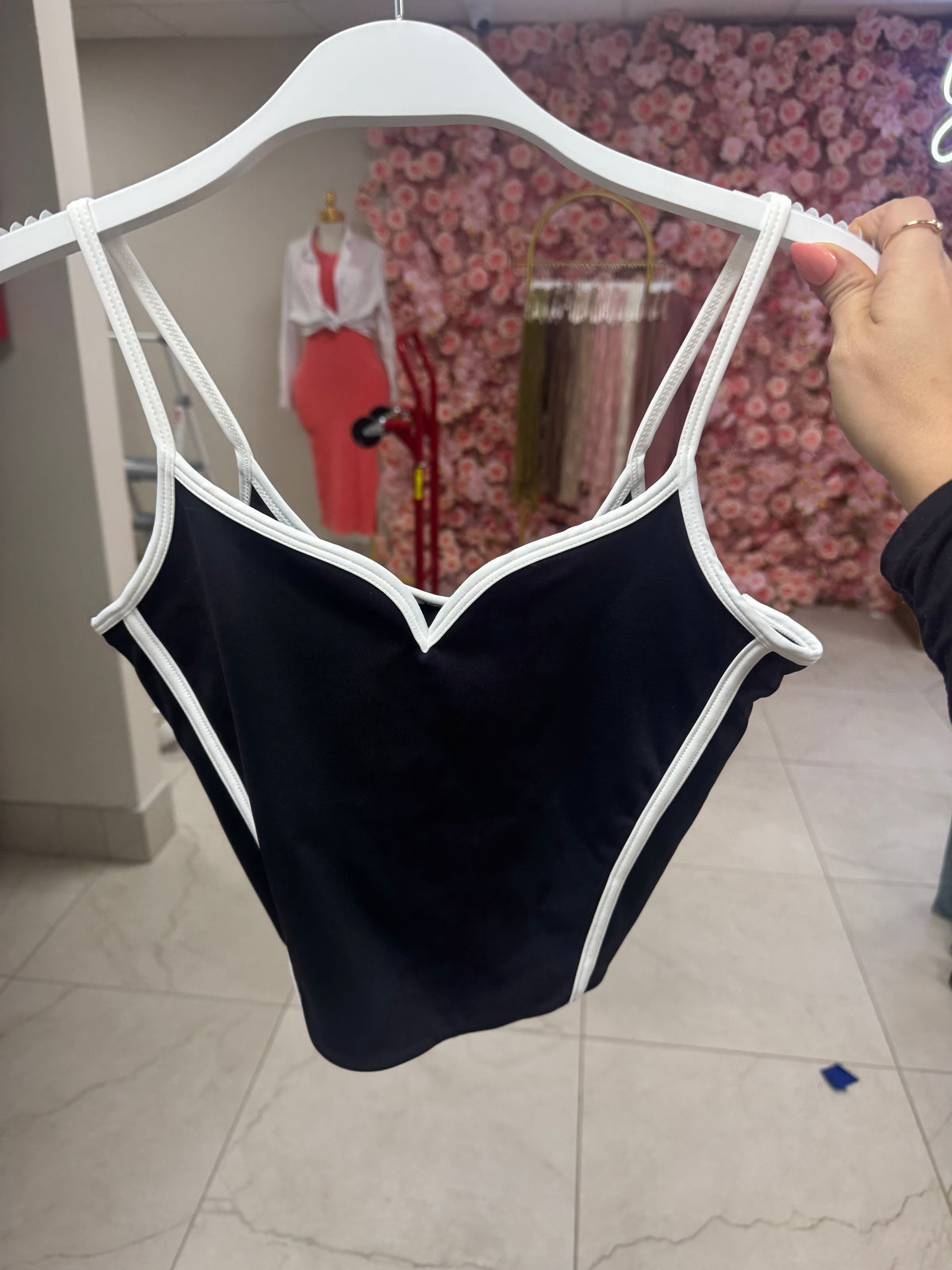 Sweet heart spaghetti’s strap – Lavish 31