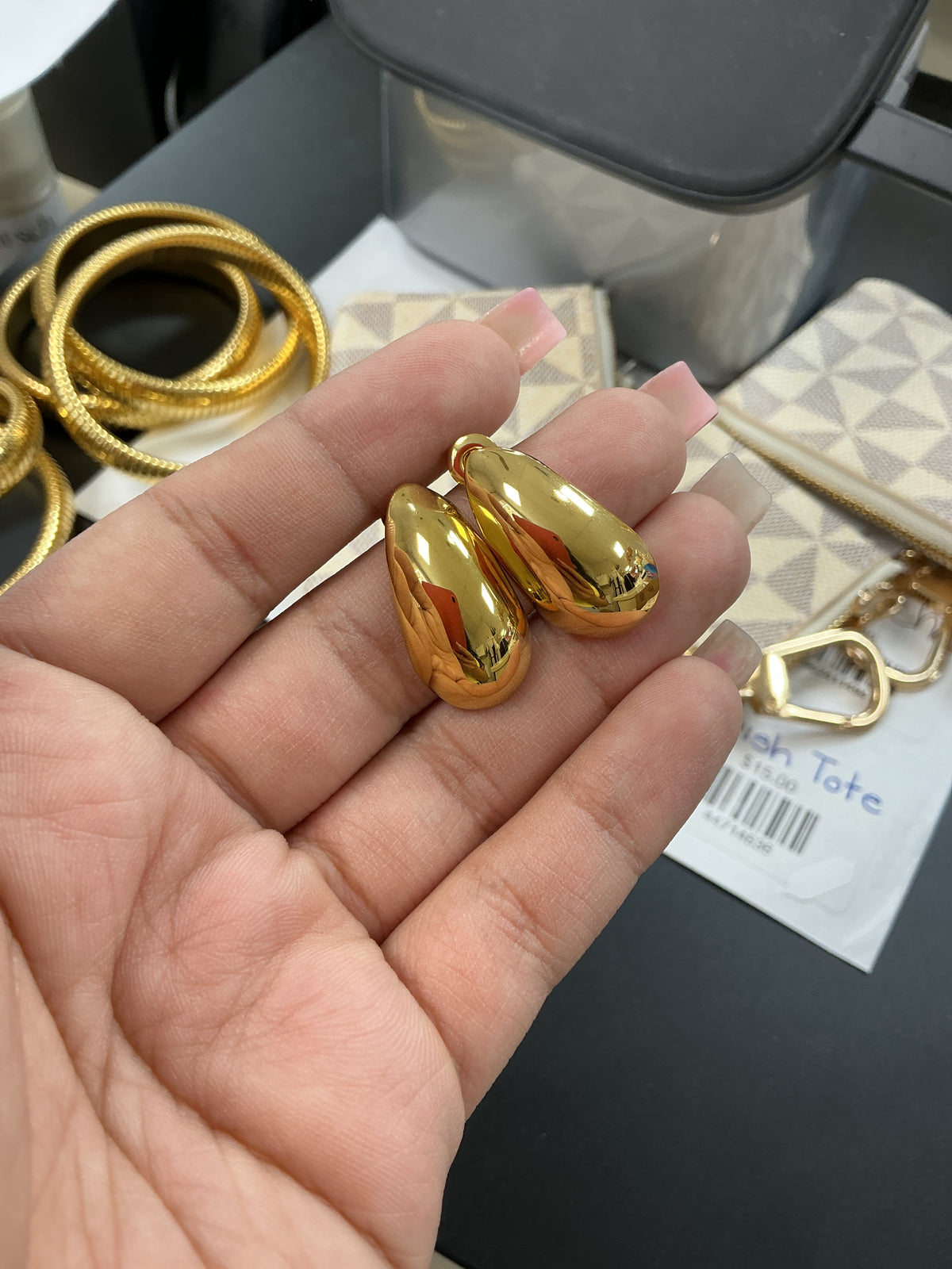 Gold tear drop – Lavish 31