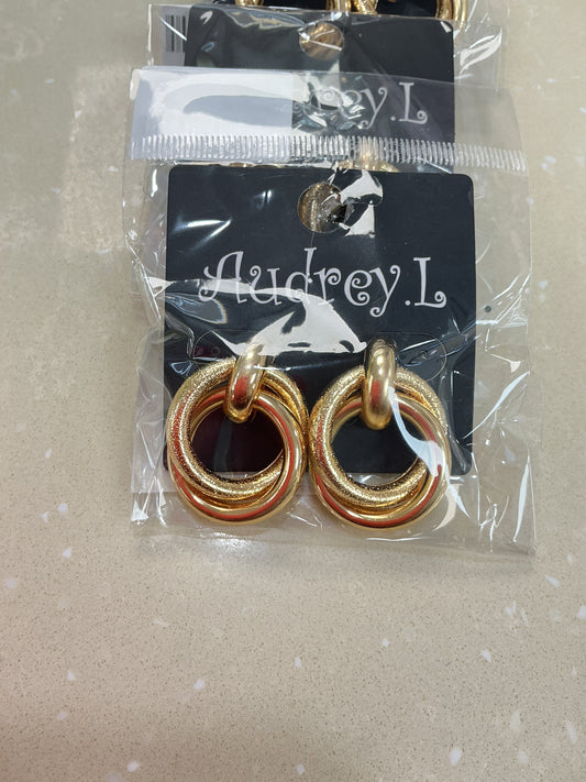 Gold knot earrings – Lavish 31