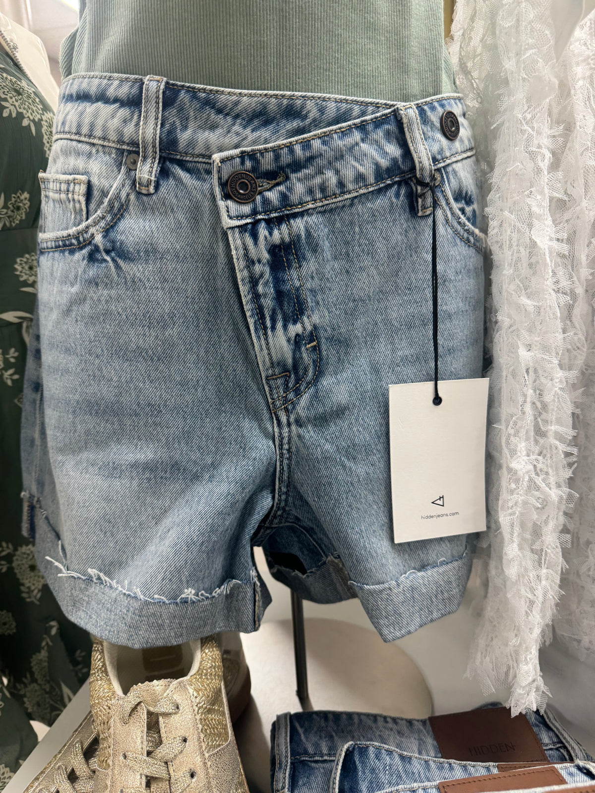 Jean shorts-hidden – Lavish 31