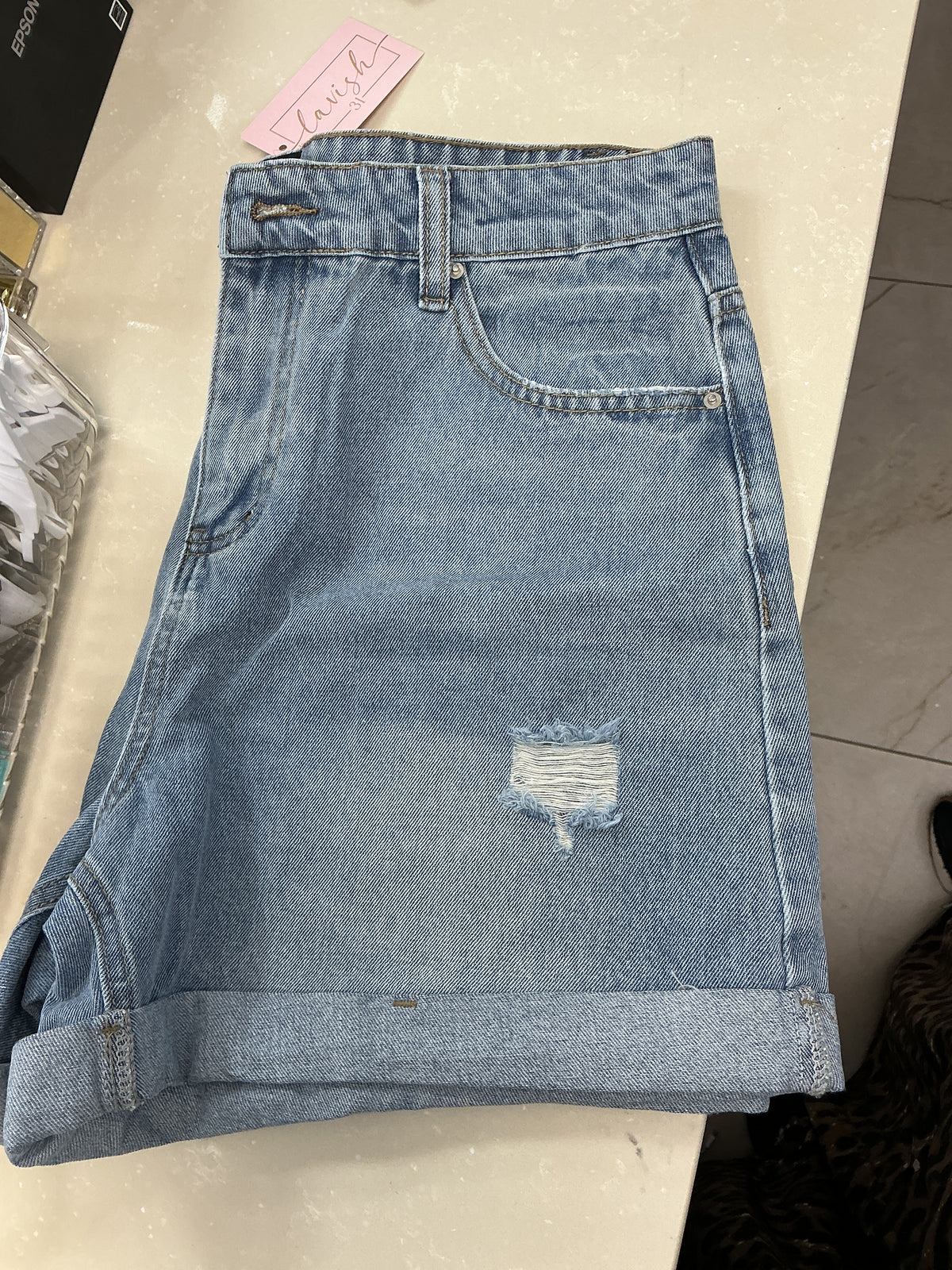 Blue jean shorts with tear – Lavish 31