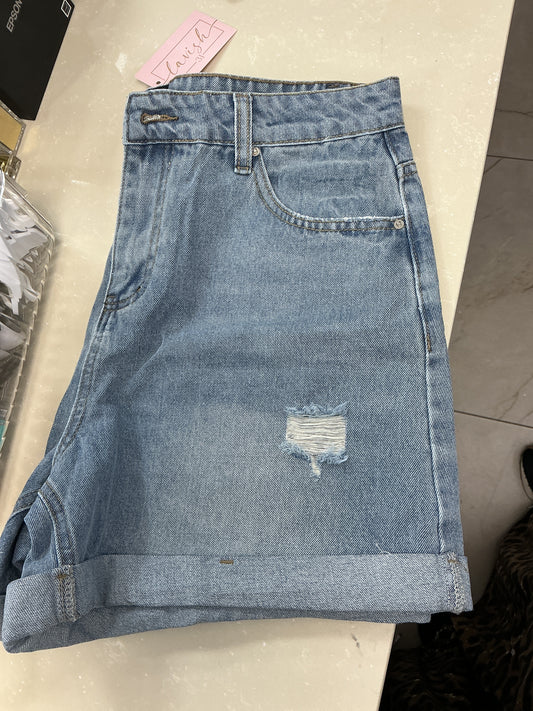 Blue jean shorts with tear – Lavish 31