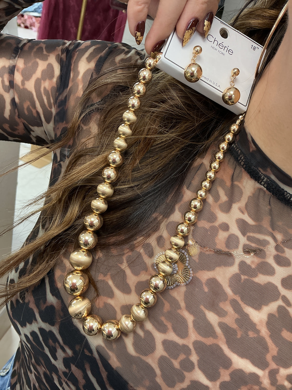 Heated pearled necklace and stud earring – Lavish 31