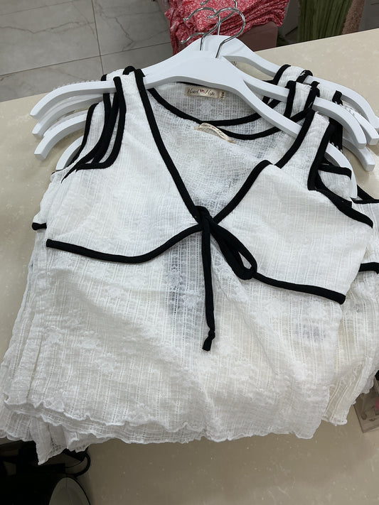 White top with black lining – Lavish 31