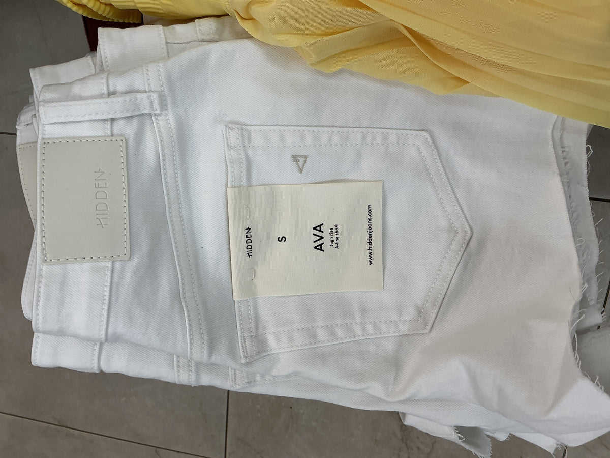 White ava shorts – Lavish 31