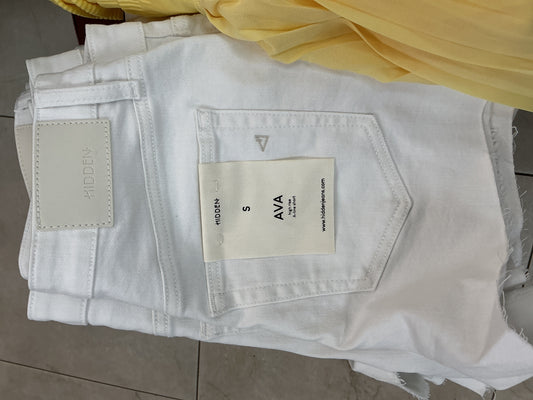 White ava shorts – Lavish 31