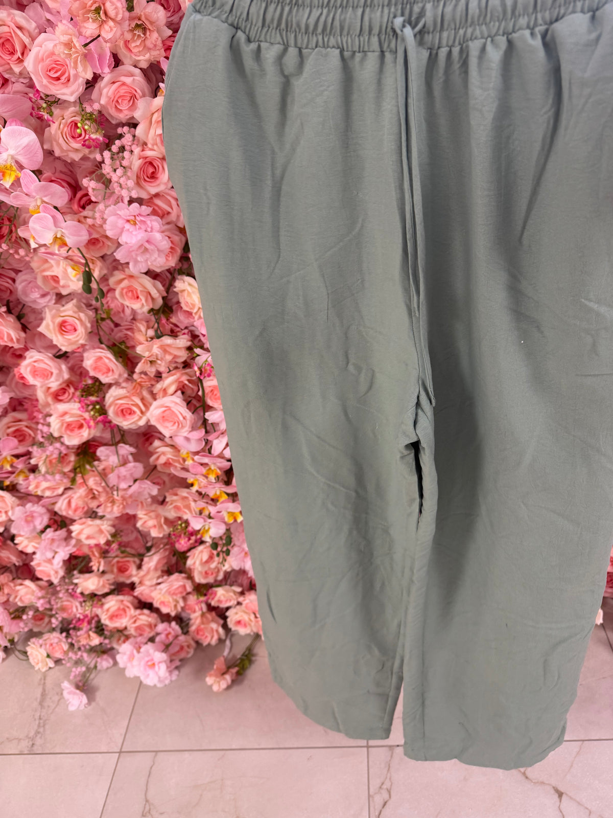Sage green flowy pants – Lavish 31