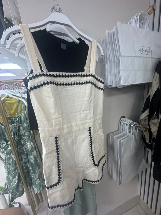 Embroidered romper/shorts black and white – Lavish 31