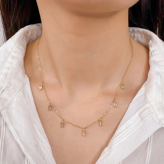 Gold necklace with squared diamonds