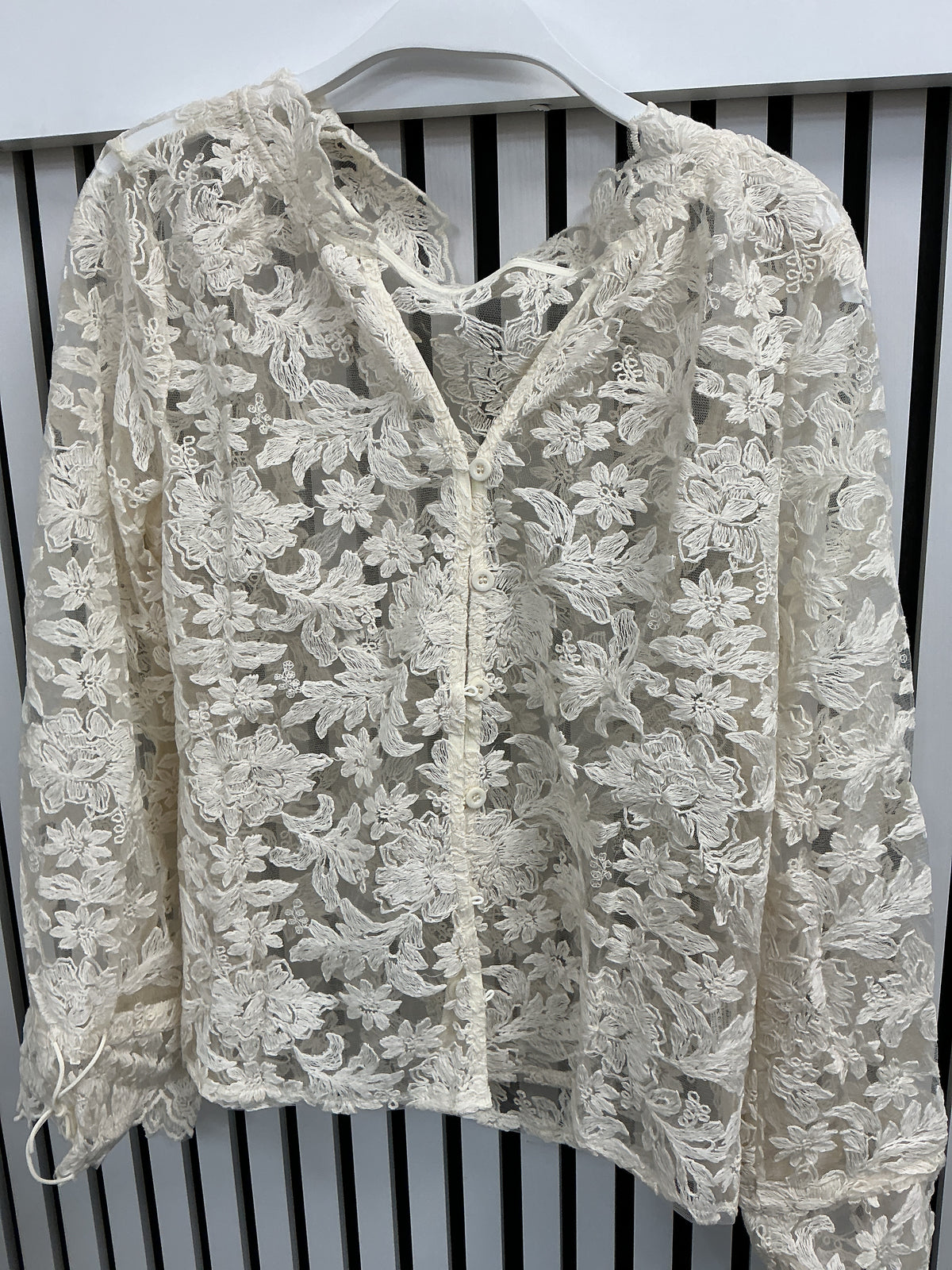 White/beige lace button up top – Lavish 31