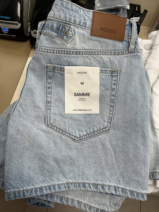 Light wash Sammie shorts – Lavish 31