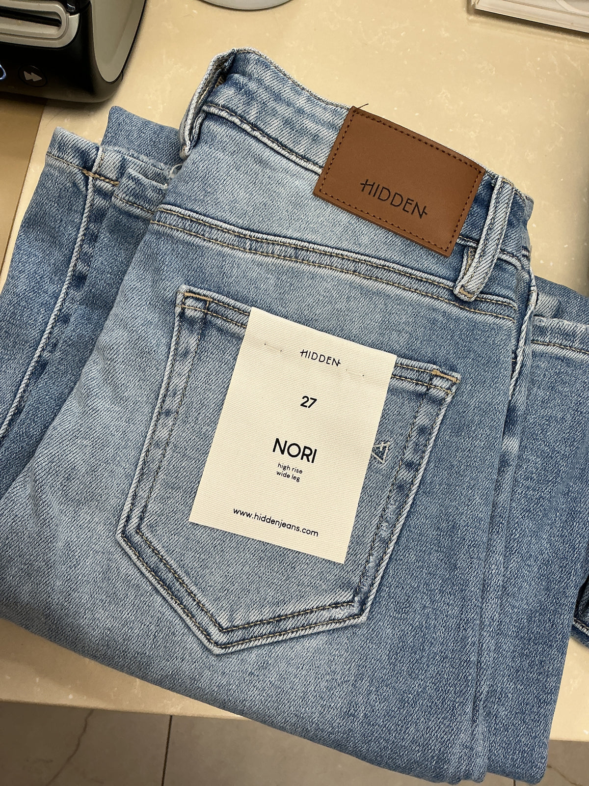 Hidden light wash nori jeans – Lavish 31
