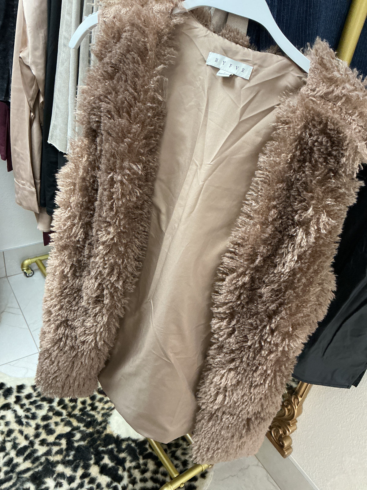 Brown furry vest – Lavish 31