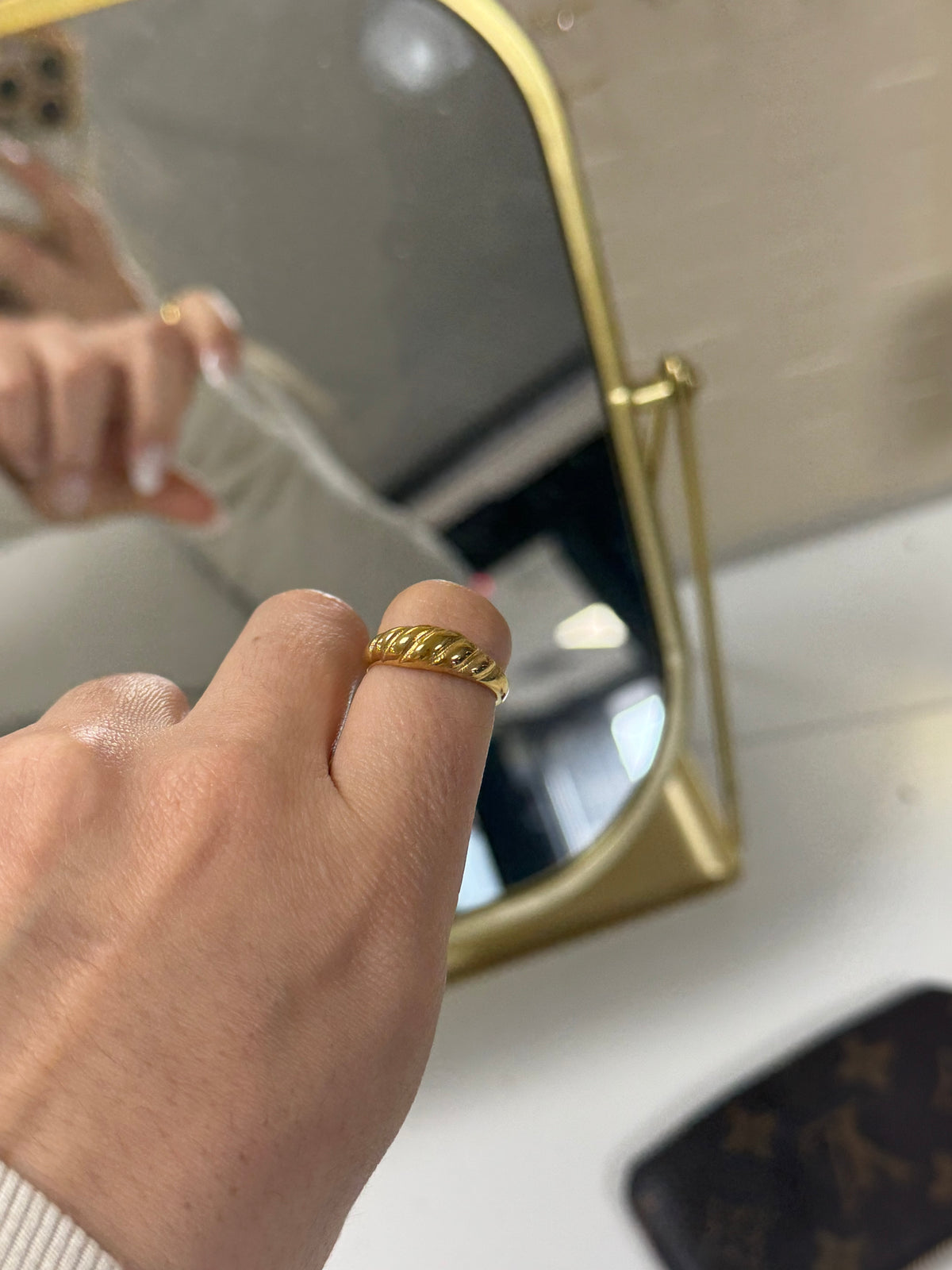 Gold croissant ring – Lavish 31