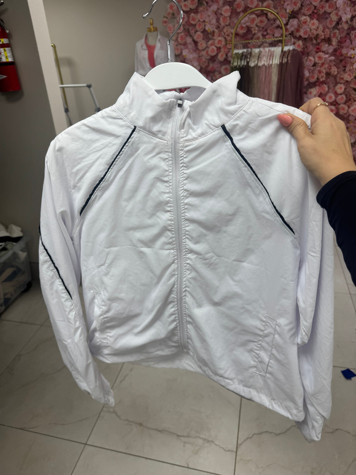 White zip up windbreaker – Lavish 31