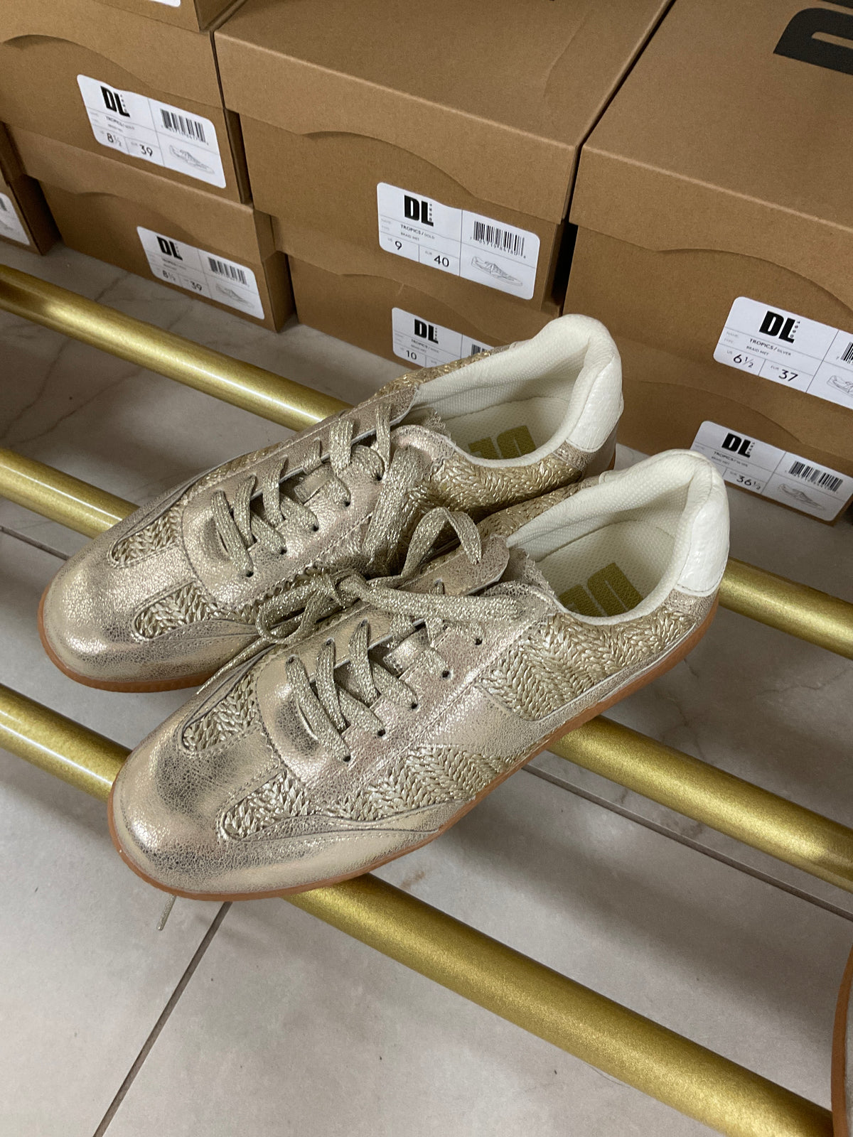 Gold shoes – Lavish 31