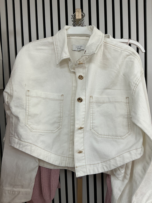 White cropped jacket with gold buttons – Lavish 31
