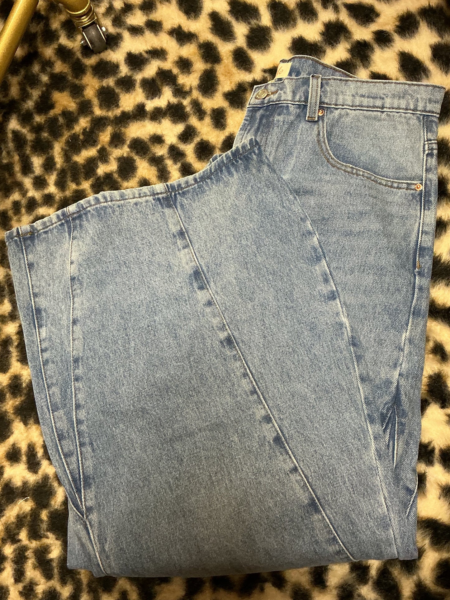 Light wash flare jeans – Lavish 31