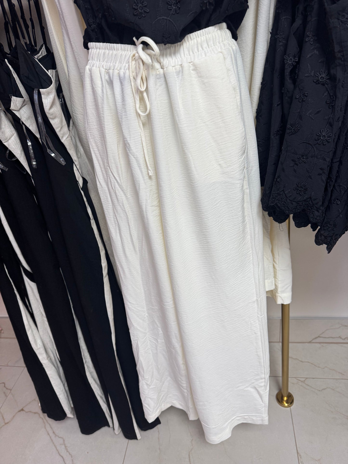 Cream flowy pants – Lavish 31