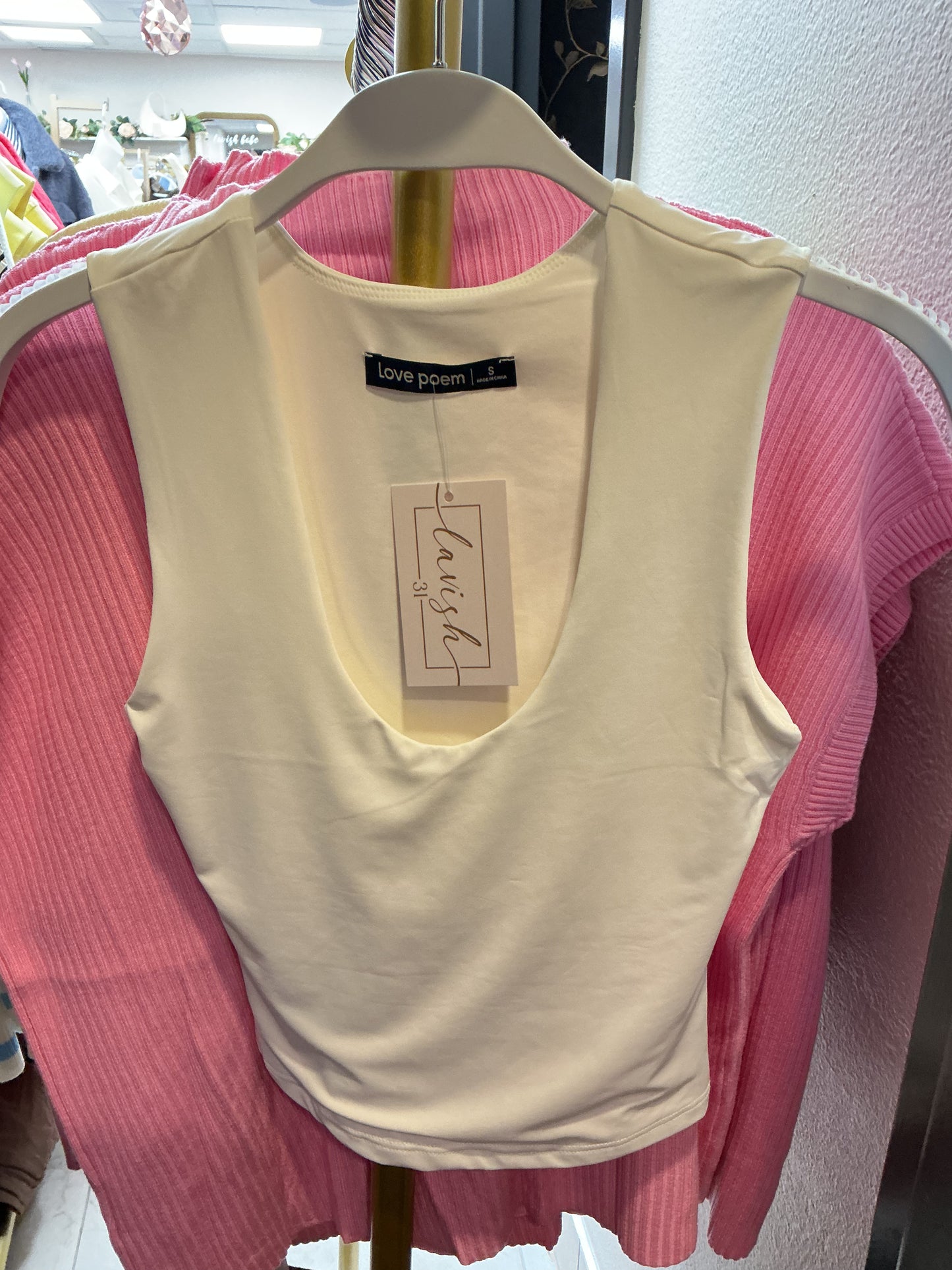 White scoop neck top – Lavish 31