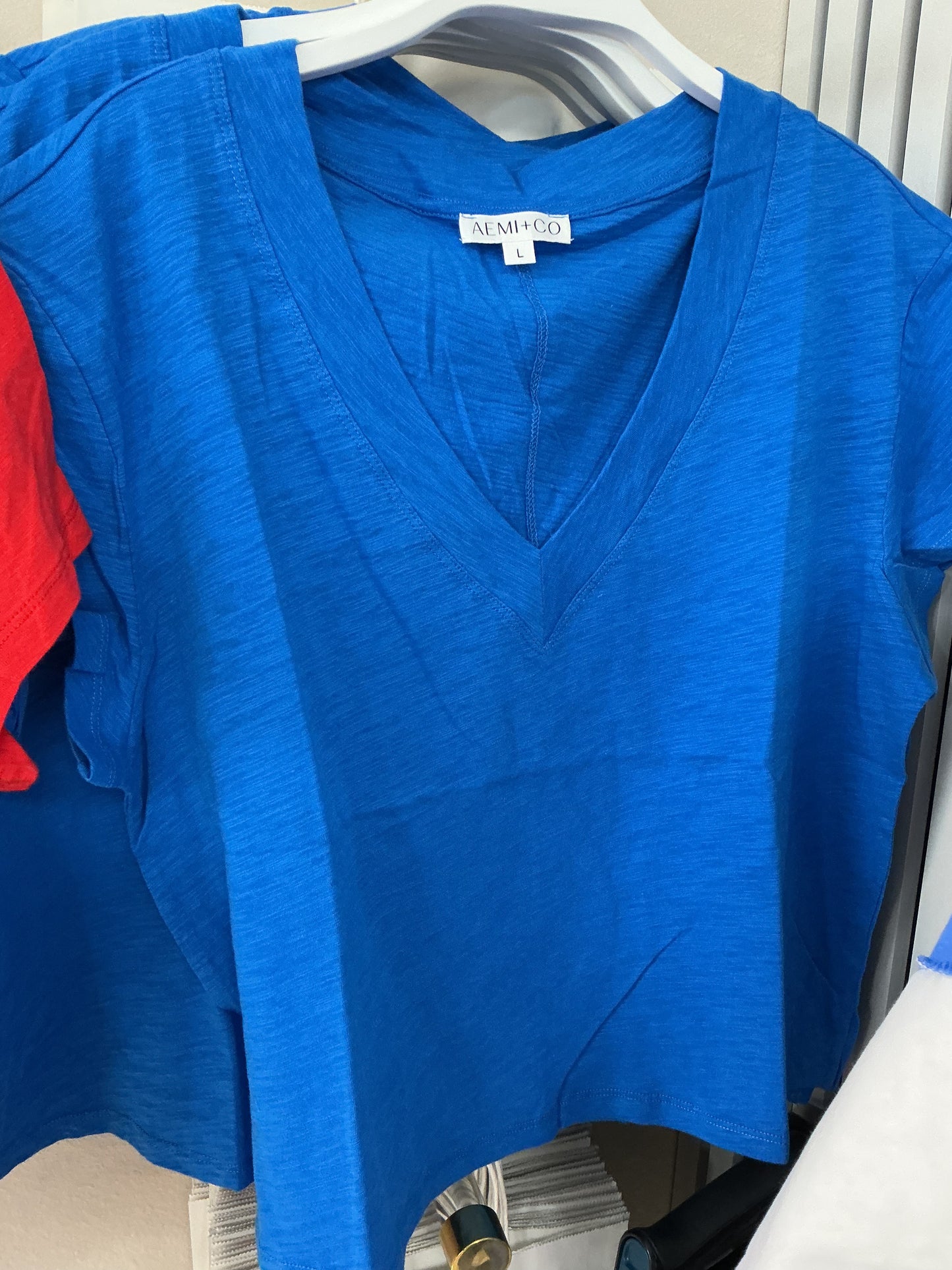 Blue cropped v neck top – Lavish 31