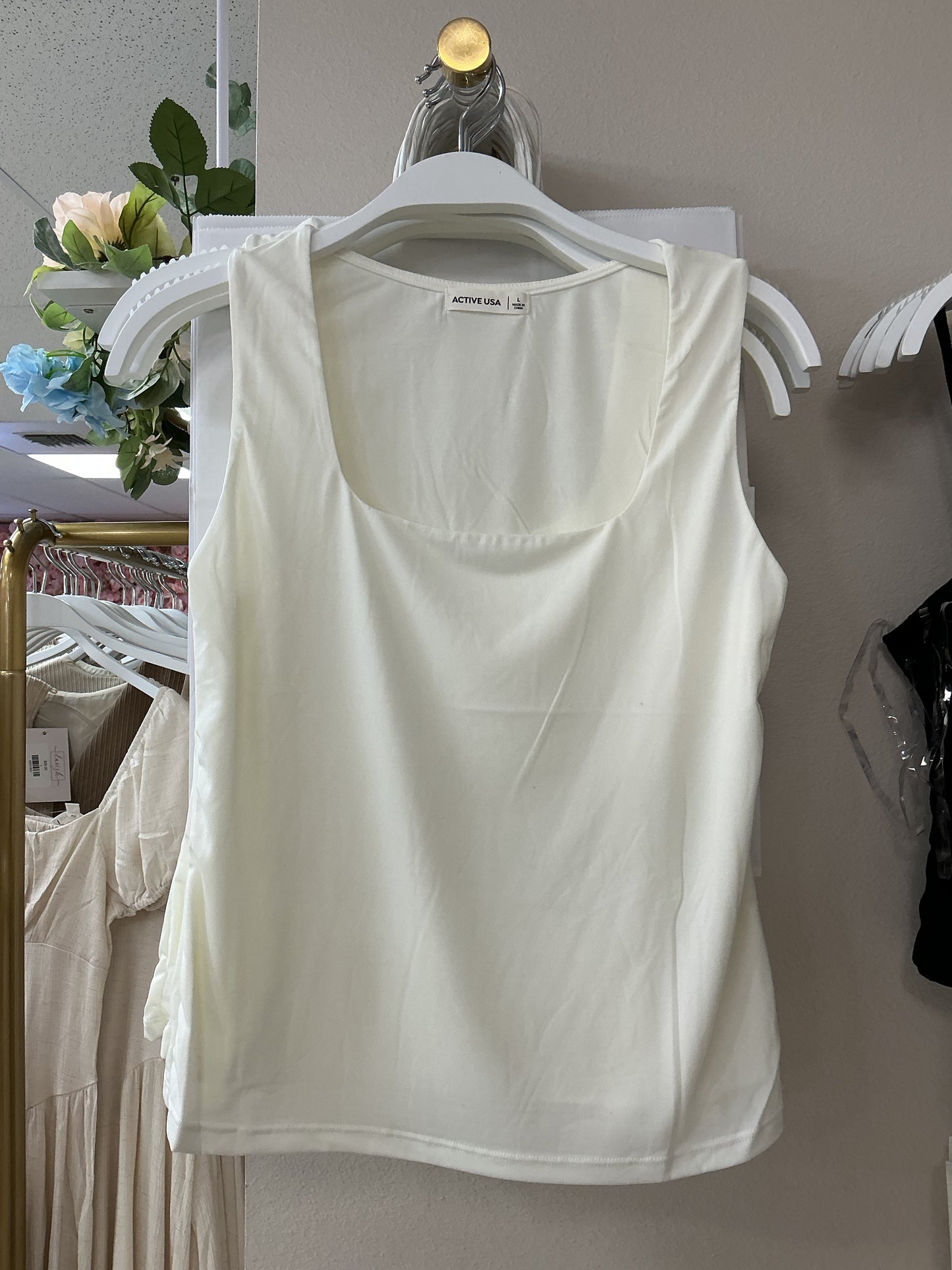 White square neck tank – Lavish 31
