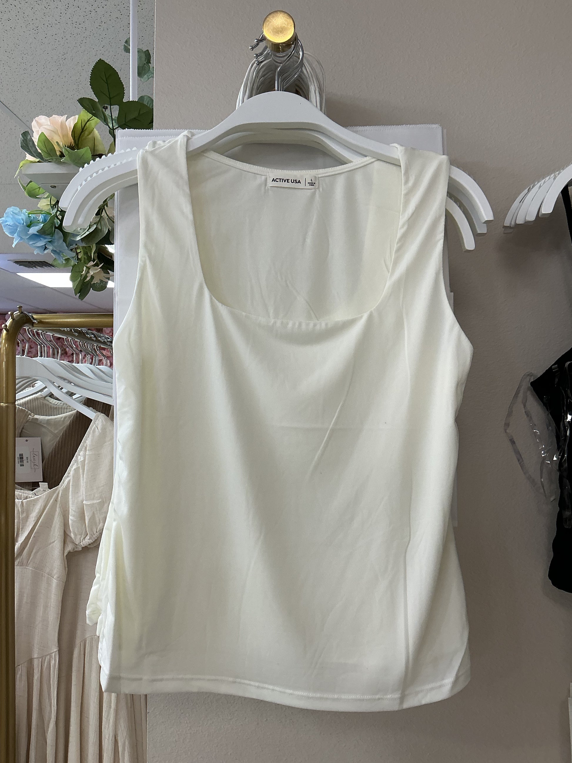 White square neck tank – Lavish 31